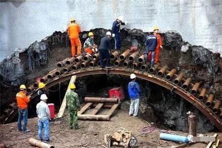 可克达拉隧道钢花管支护案例